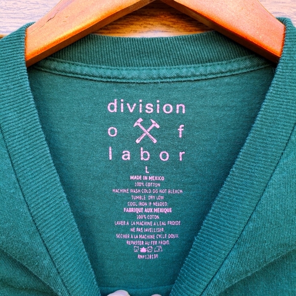 Division of Labor Hand & Rose Tee size Large - Picture 6 of 6